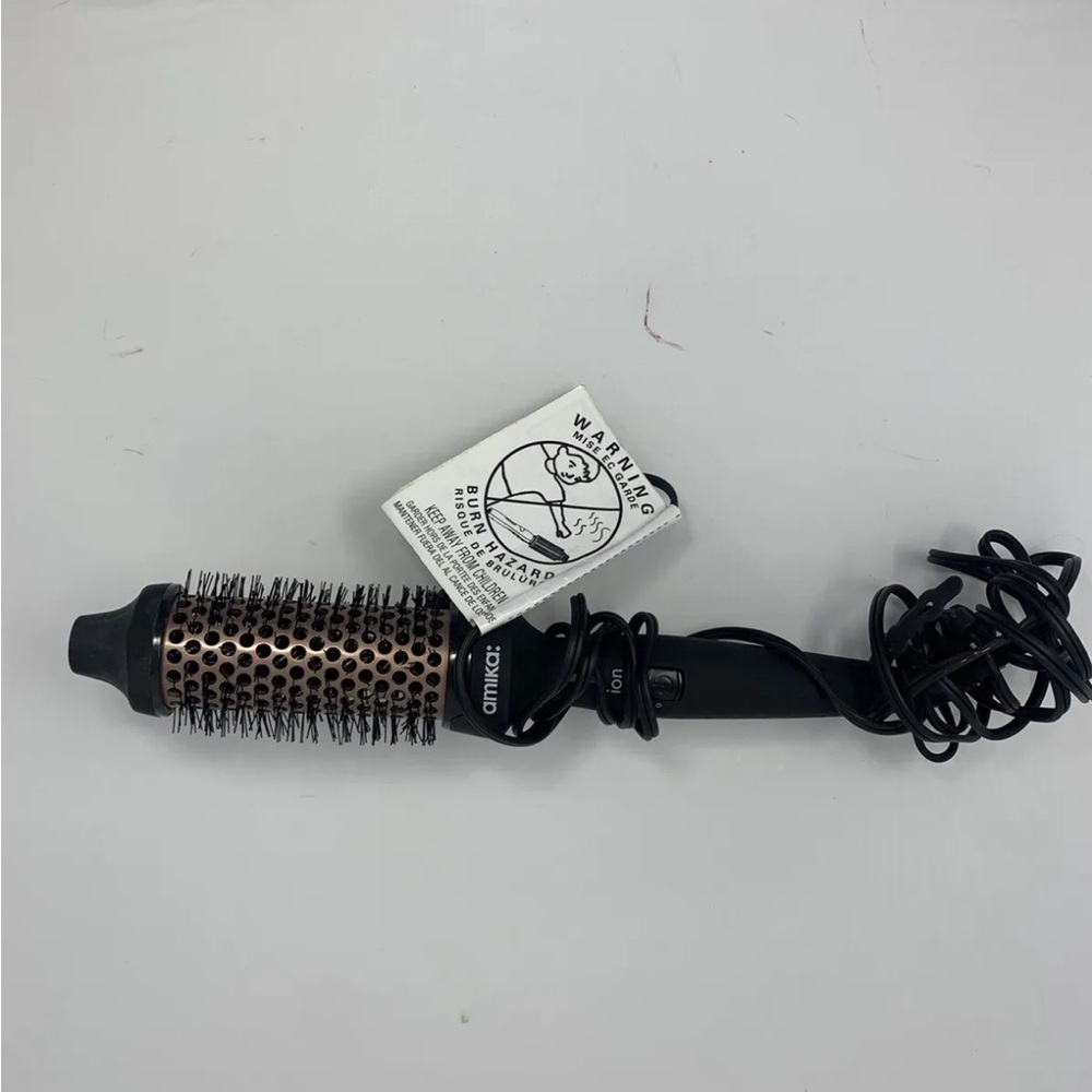 amika blowout babe thermal brush